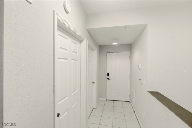 Building Photo - 6490 Aragon Way