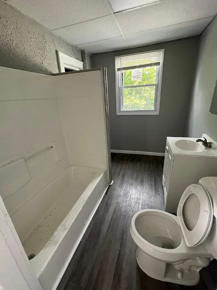 Building Photo - 929 4th Ave