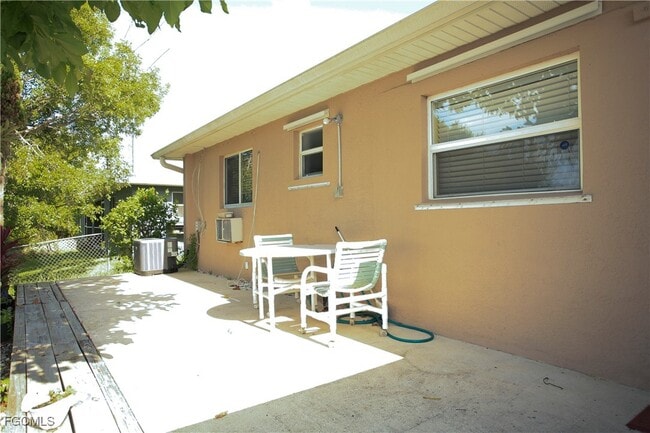 Building Photo - 606 SE 6th Terrace