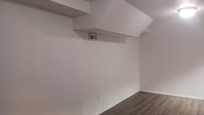 Building Photo - 8759 SE Henderson St