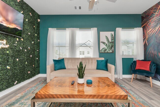 Building Photo - 7823 Gladstone St