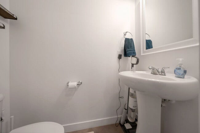 Building Photo - 5659 Coastal Ridge Ln