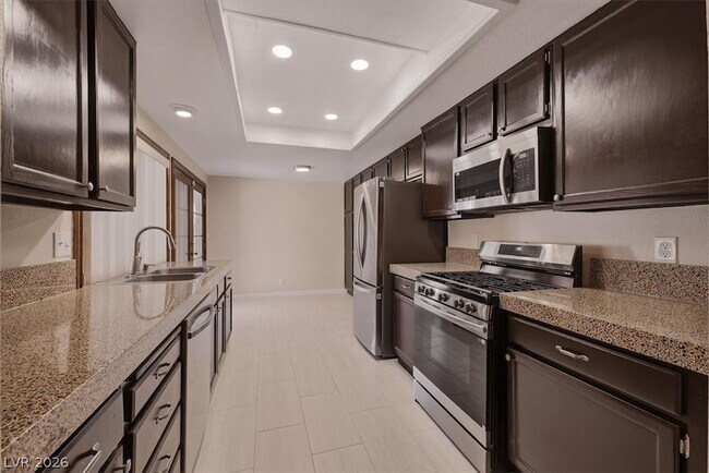 Building Photo - 2410 Pickwick Dr