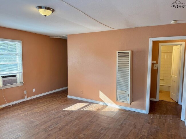 Building Photo - 1640 Osage Ave