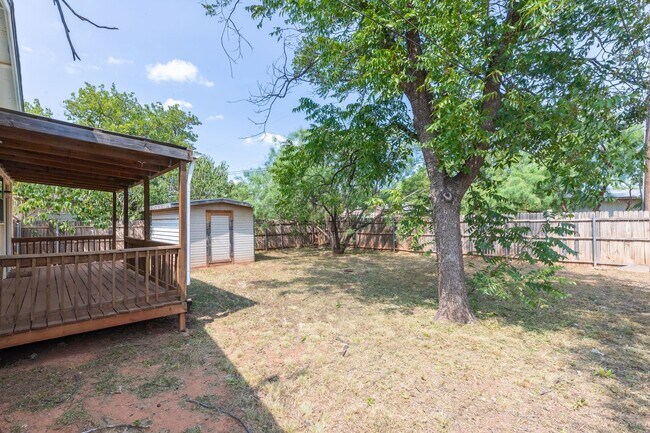 Building Photo - 2233 Fannin St