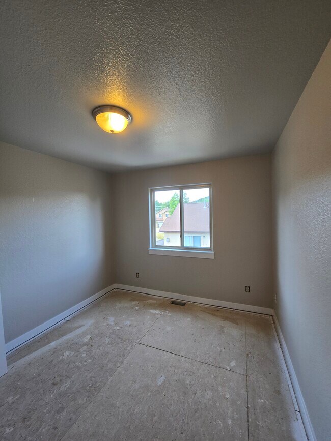 Building Photo - 1642 Columbine Village Dr