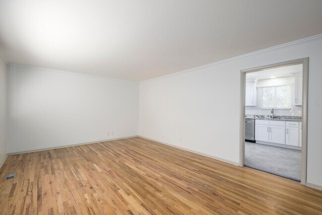 Building Photo - Gorgeous Home in Cottonwood Heights!