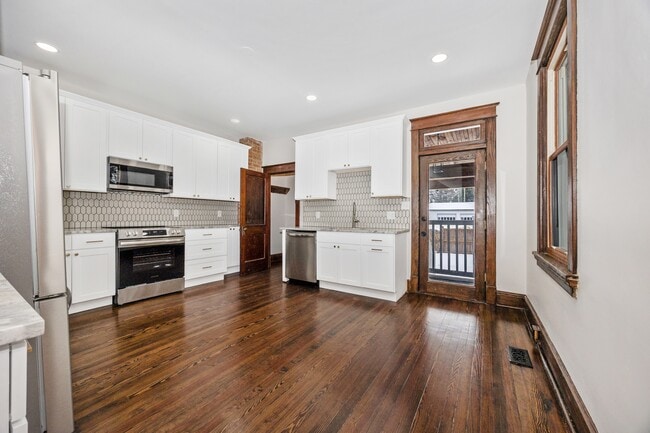 Building Photo - 2 College Ave