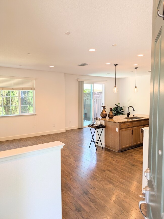 Building Photo - 15925 Piazza Way