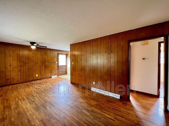 Building Photo - 26 Pine Ln