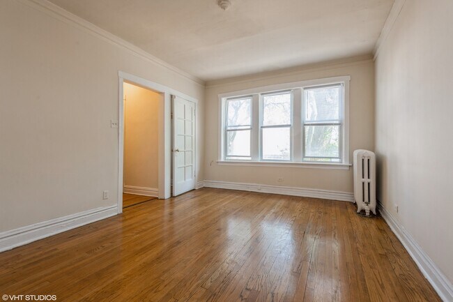 Building Photo - 3408 W Berteau Ave