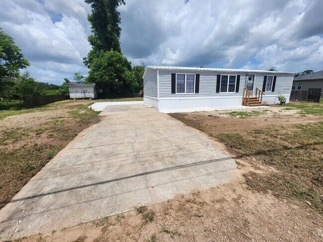 Building Photo - 3 Bedroom, 2 Bathroom Rental NOW Available!