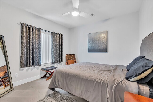 Building Photo - 5021 Nichols St