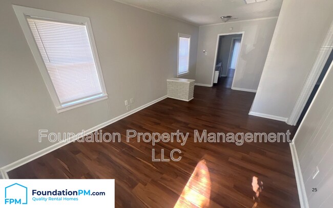 Building Photo - 2292 Redwood Ave