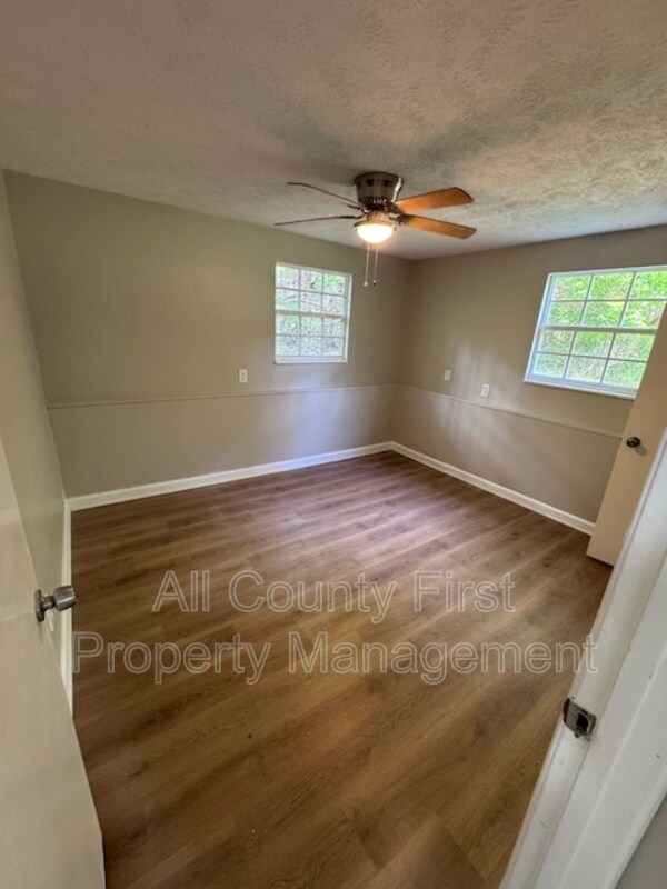 Building Photo - 801 Plainville Terrace SW