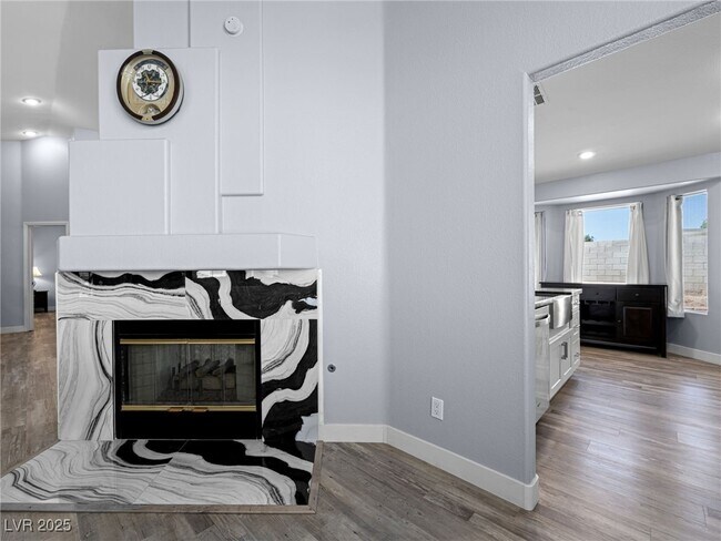 Building Photo - 4749 Califa Dr