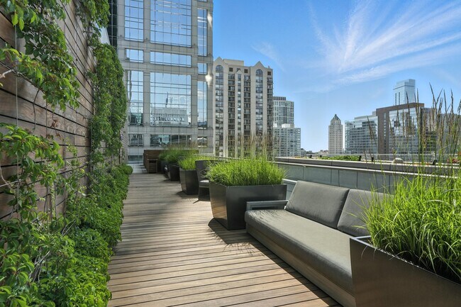 Building Photo - 104 W Wacker Dr