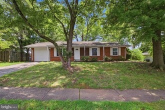 Building Photo - 1402 N Amelia St