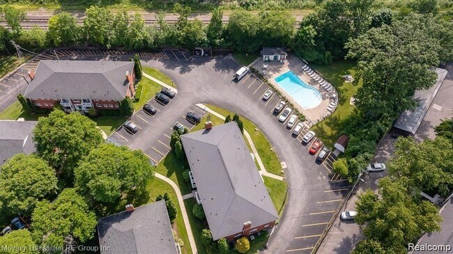 Building Photo - 487 N Eton St