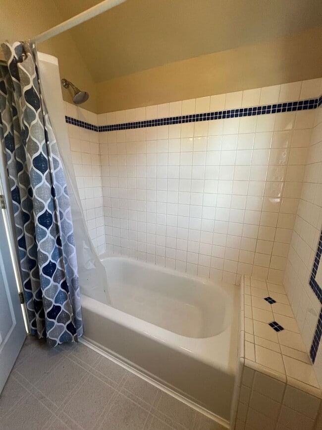 Building Photo - COMING SOON!  2 bed, 2 bath home in the heart of Ashland