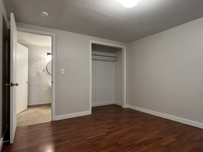 Building Photo - 1757 Glendale Dr