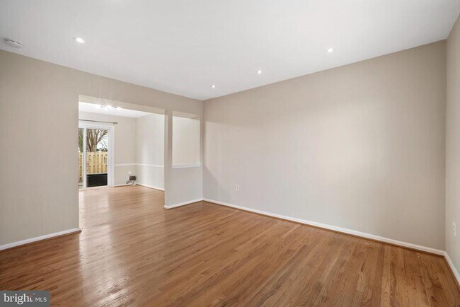 Building Photo - 1 Esmond Ct