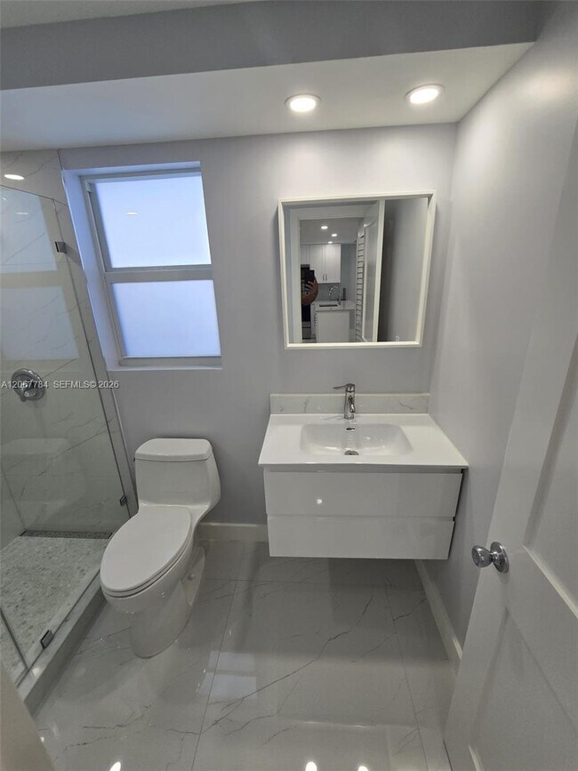 Building Photo - 9440 Fontainebleau Blvd