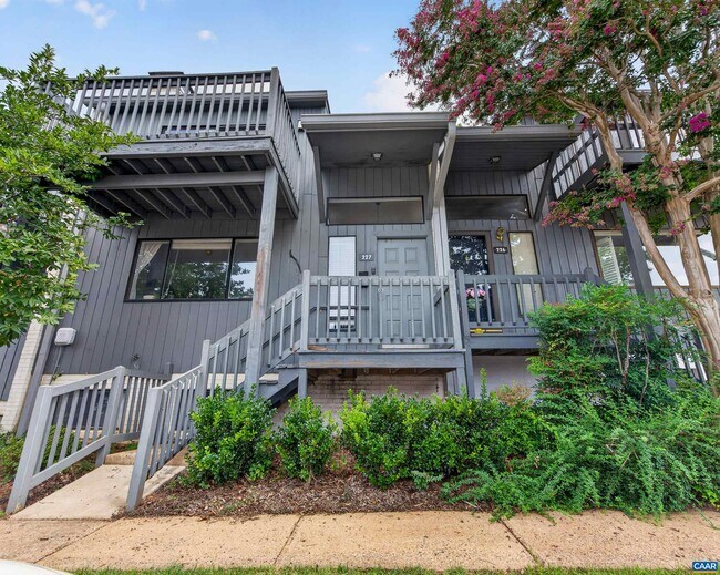 Building Photo - 227 Harvest Dr