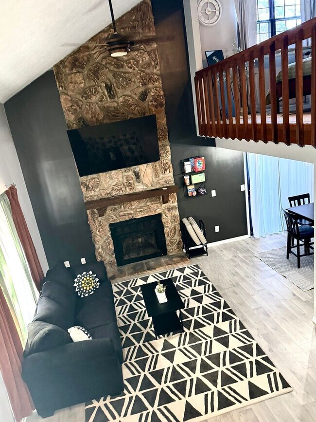 Building Photo - Charming Fully Furnished 2BR Condo in Fairborn