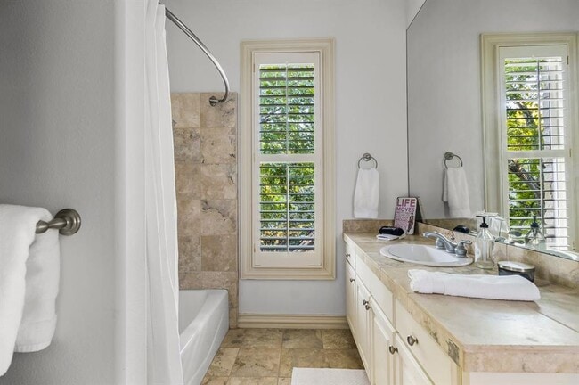 Building Photo - 5902 Saratoga Cove