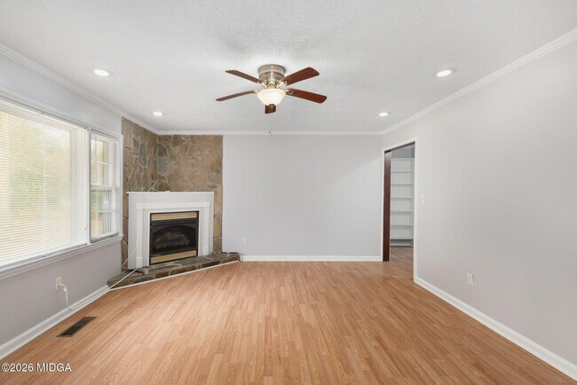 Building Photo - 1496 Wesleyan Dr