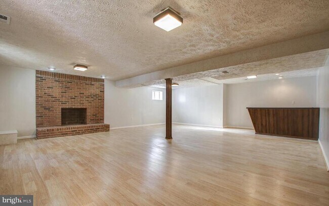 Building Photo - 11904 Aten St