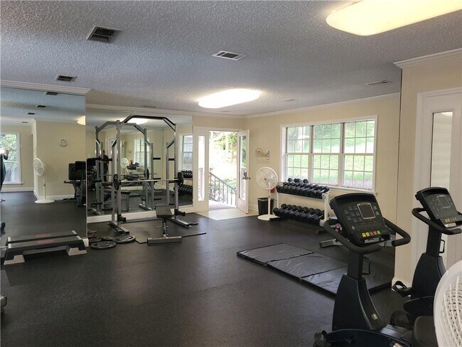 Building Photo - 6822 Glenridge Dr