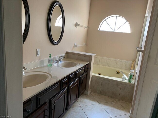 Building Photo - 28720 Sweet Bay Ln