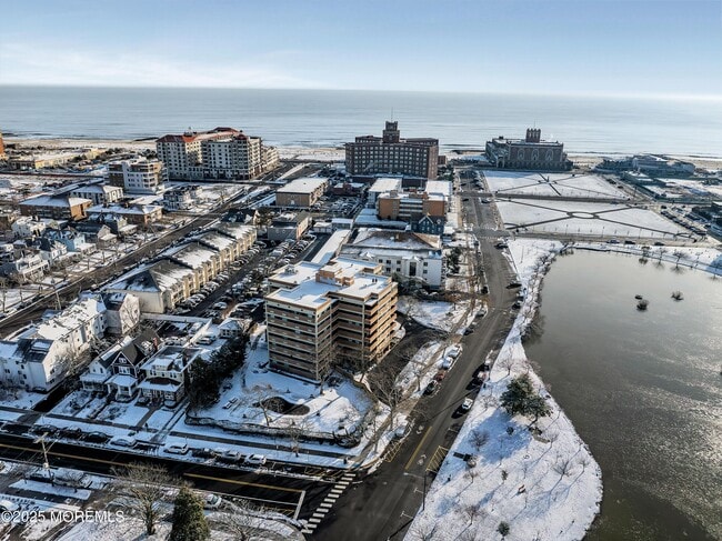 Building Photo - 321 Sunset Ave