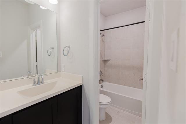 Building Photo - 14441 Balmoral Pl