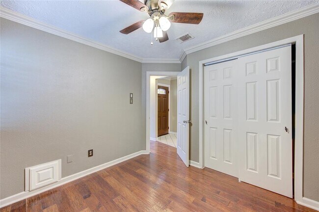 Building Photo - 4705 Dogwood Dr
