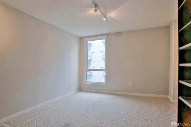 Building Photo - 555 4th St