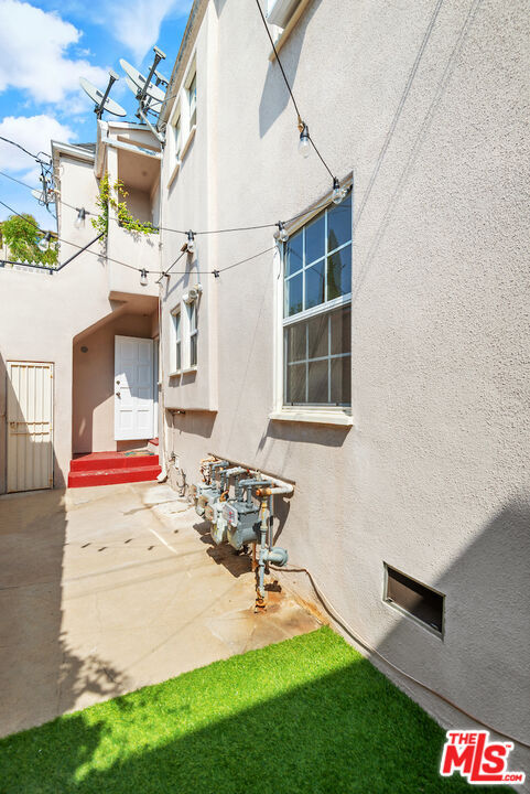 Building Photo - 823 N Edinburgh Ave