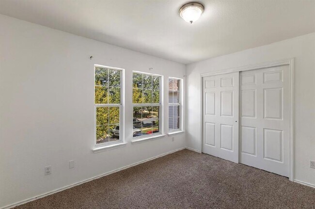 Building Photo - 1605 Balsam Way