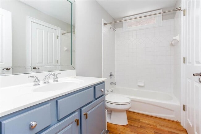 Building Photo - 3206 Windsor Lake Dr NE