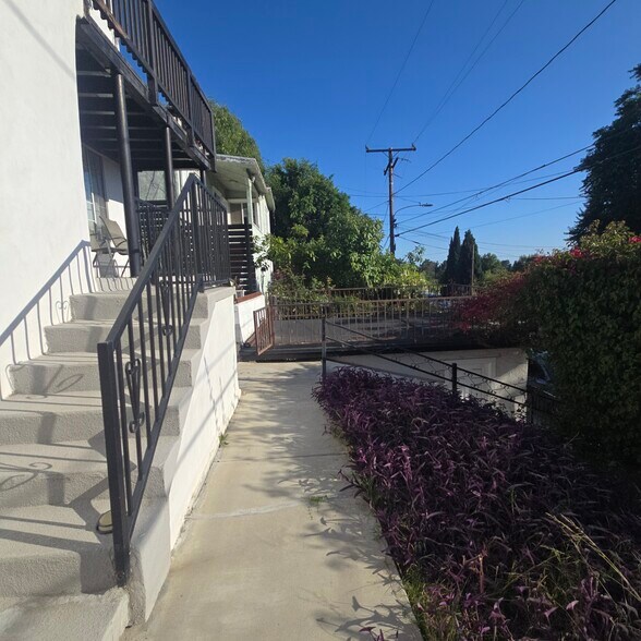 Building Photo - 1272 Van Pelt Ave