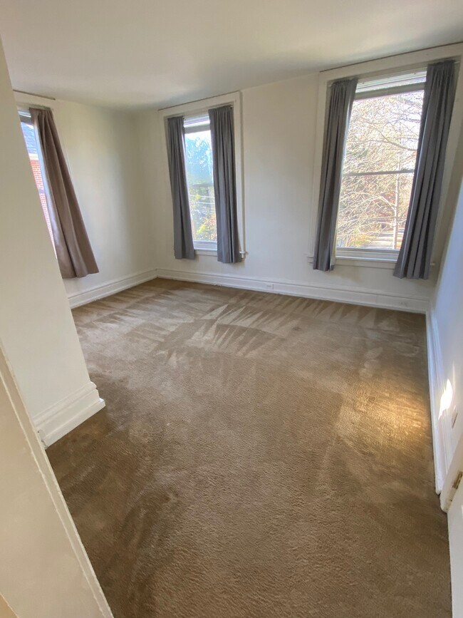 Living Room - 519 S Orange St