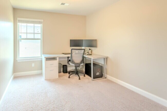 Building Photo - 3/2.5 Townhome w/ Garage. Great Location!