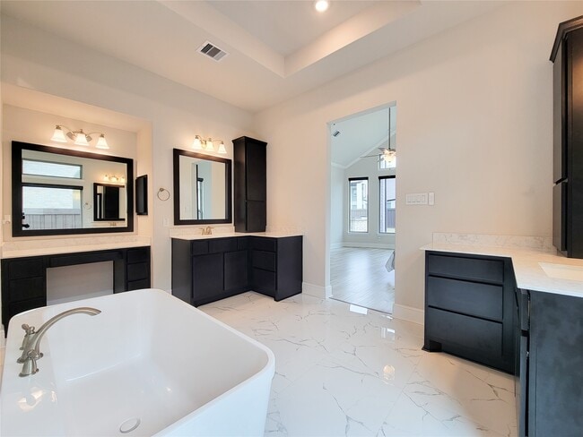 Building Photo - 13806 Friarstone Pointe Dr