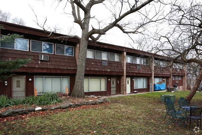 Building Photo - 389 Crystal St