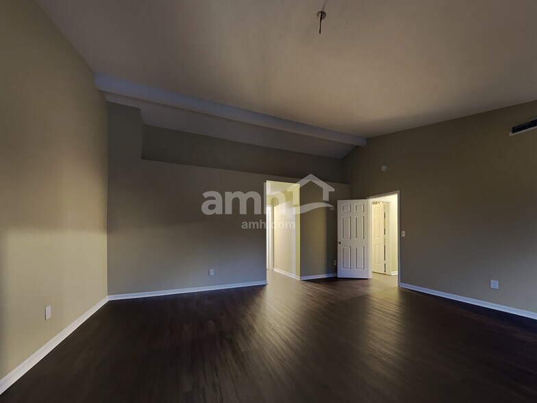 Building Photo - 10755 Talisman Dr