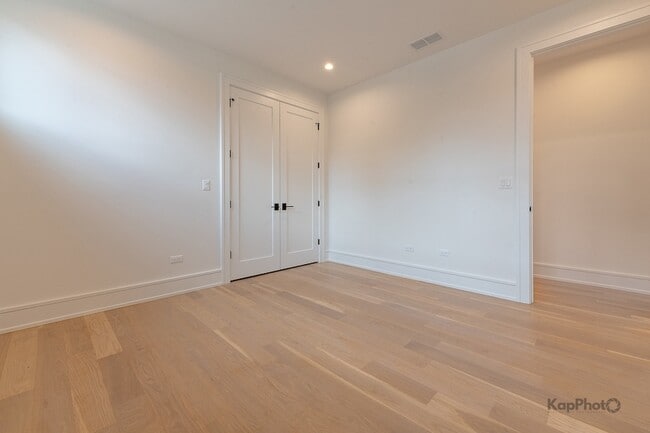Building Photo - 901 W Cullerton St