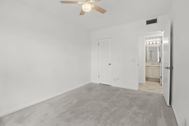 Building Photo - 124 Preston Way