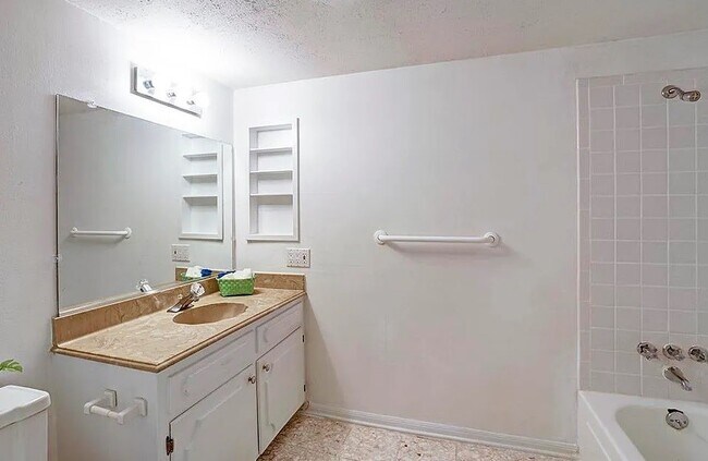 Building Photo - 5215 Arboles Dr